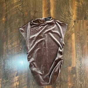 lane201 women’s sleeveless mock neck velvet top